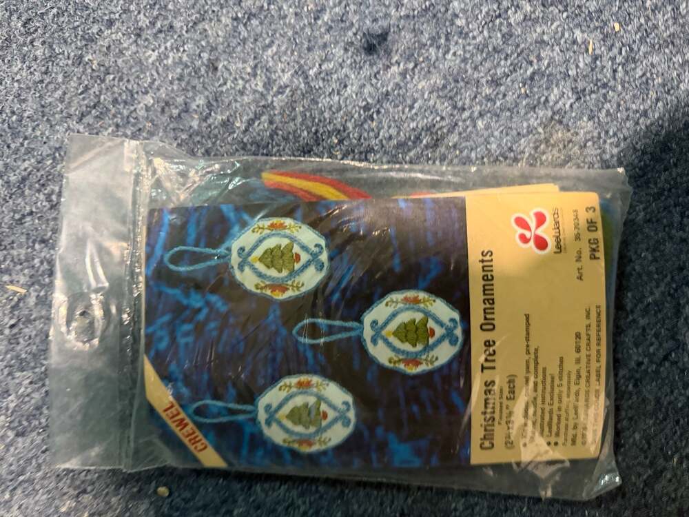 Vintage LeeWards Christmas Tree Ornaments Crewel Embroidery Kit (Pack of 3)(C807
